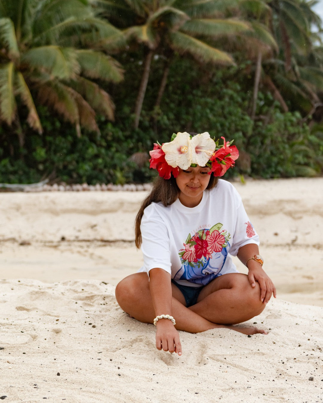 Flower Eis Happy Days Oversized T-Shirt - White &amp; Cornflower Blue - Sitting